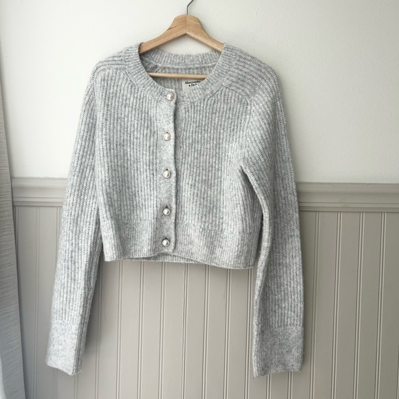 Abercrombie & Fitch Sweaters - Abercrombie & Fitch Small Light Gray Faux Pearl Buttons Cardigan